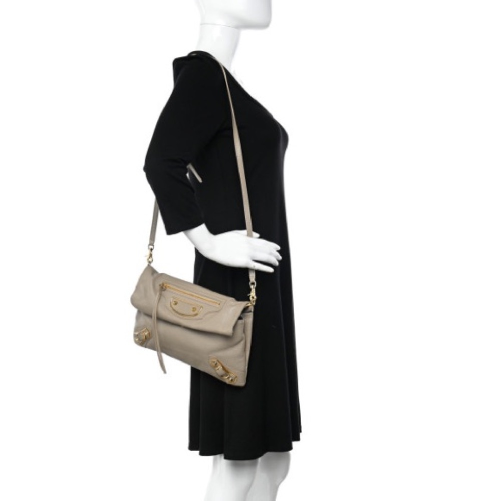 BALENCIAGA 
Chevre Gold Metallic Edge Hardware Envelope Clutch Gris Taupe